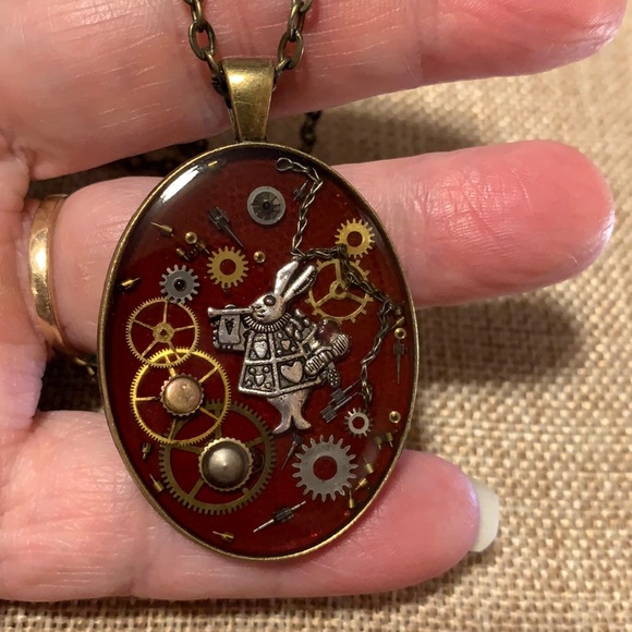 Twinsdesign Jewelry - Unique Alice in Wonderland Disney Steampunk Gears NWOT